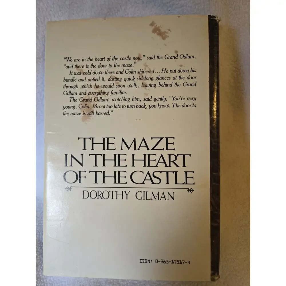 THE MAZE IN THE HEART OF THE CASTLE By Dorothy Gilman - Hardcover